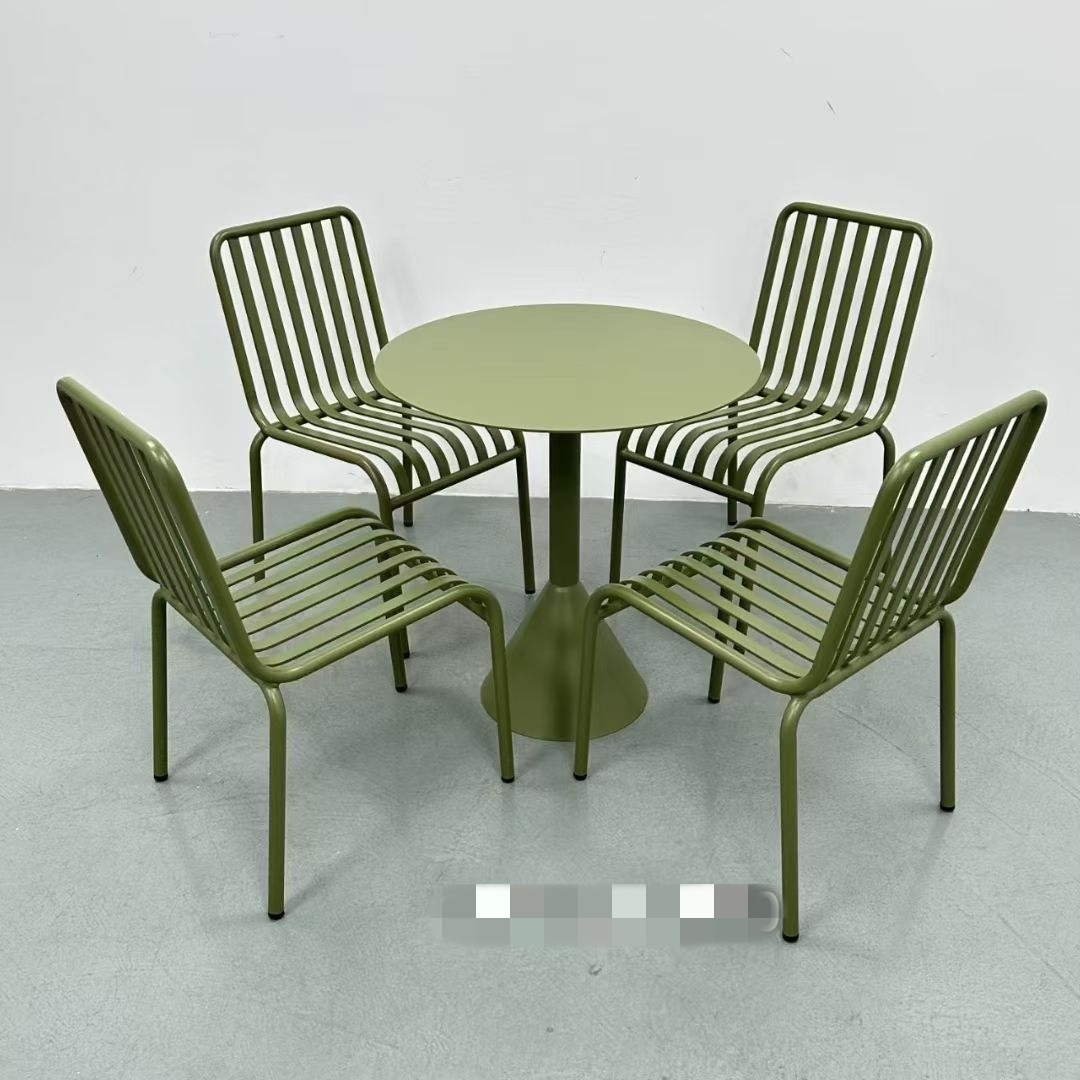 Outdoor seating Image 2