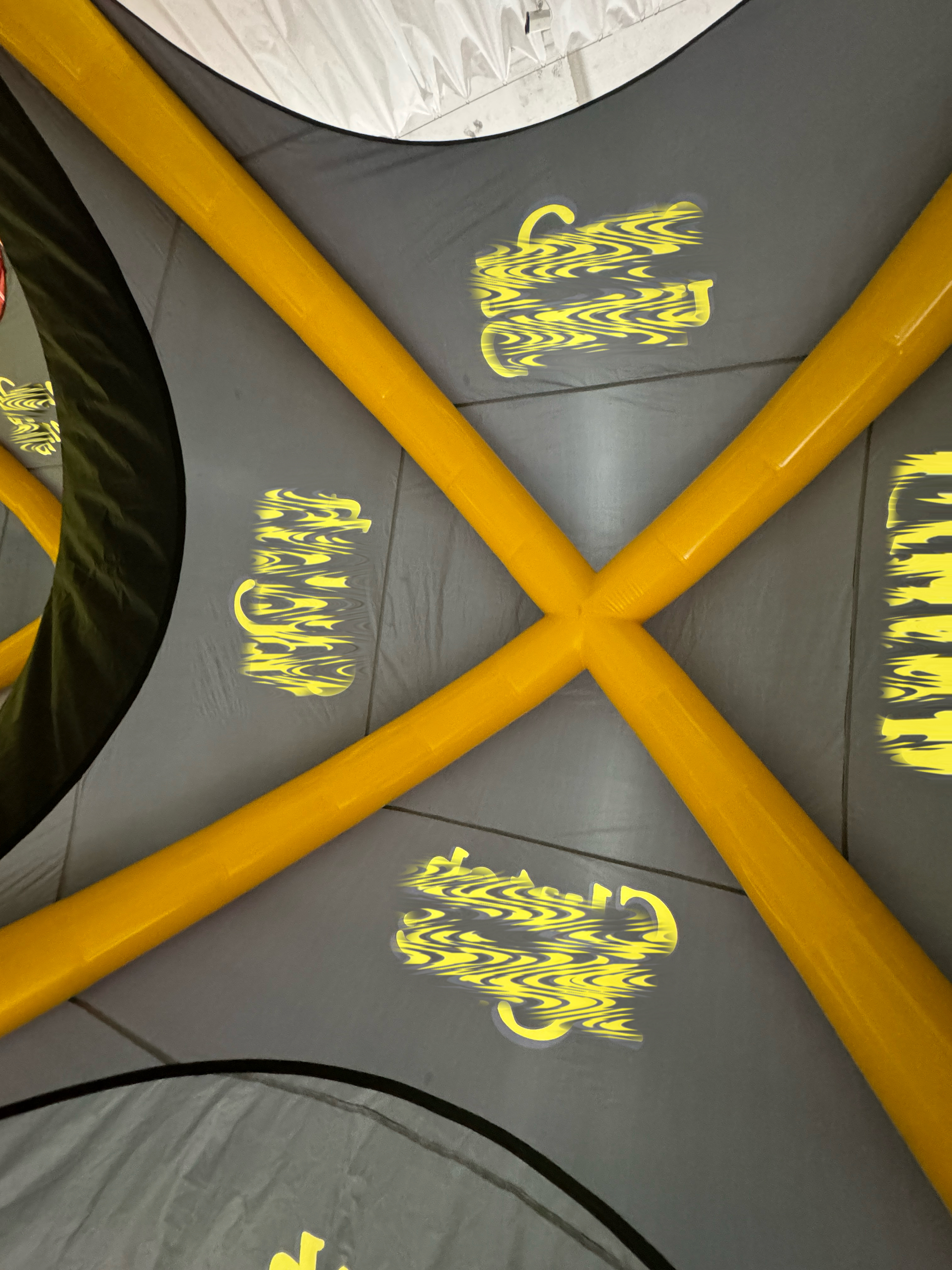 Inflatable tent Image 2